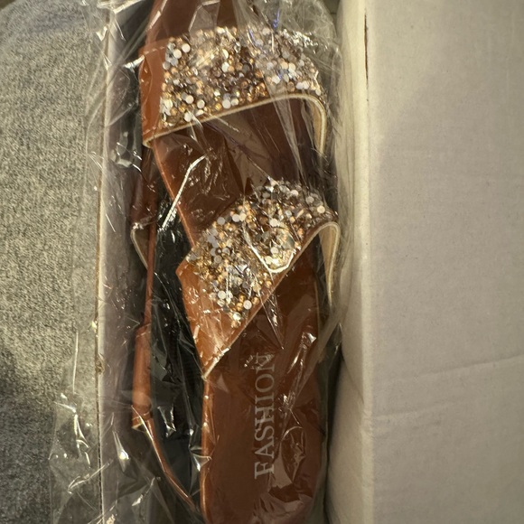 Gold sparkly sandals flats size 7.5 NWT - Picture 4 of 6